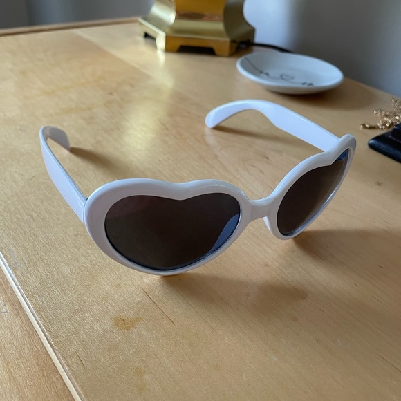 Heart Sunglasses - Picture 2 of 3